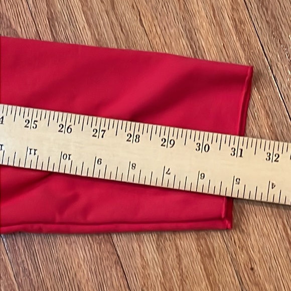 Women’s Size XL Lightweight long sleeve top Dutton Yellowstone Ranch Red Black - Picture 6 of 14